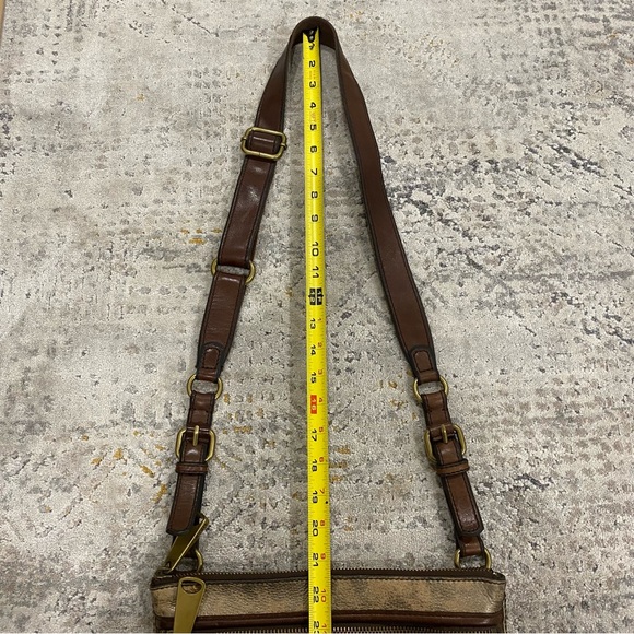 Fossil | "Explorer" Metallic Cross-Body Bag 🤩 - Picture 7 of 11